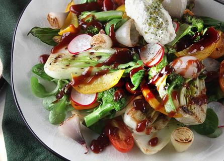 Grillad sallad med fetaostkräm