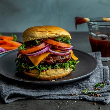 Grillad hamburgare med BBQ-sås