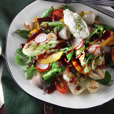 Grillad sallad med fetaostkräm